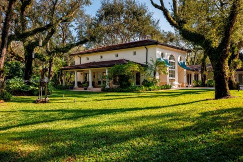 House in Coral Gables, Florida 6 bedrooms, 792.83 sq.m. № 1897968 - photo 1