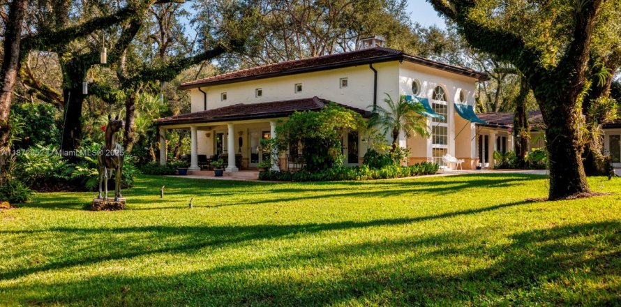 House in Coral Gables, Florida 6 bedrooms, 792.83 sq.m. № 1897968