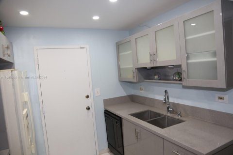 Купить кондоминиум в Майами, Флорида 3 спальни, 178.84м2, № 1933562 - фото 4