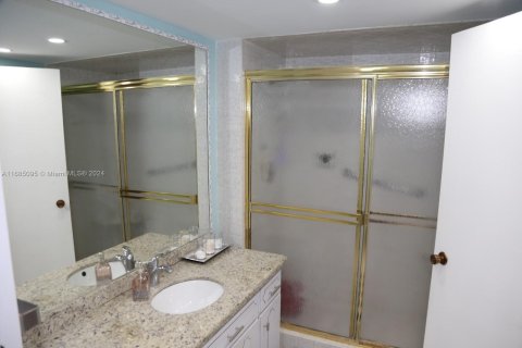 Купить кондоминиум в Майами, Флорида 3 спальни, 178.84м2, № 1933562 - фото 26