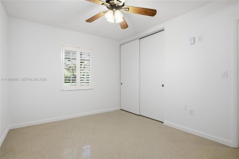House in Coral Gables, Florida 4 bedrooms, 202.81 sq.m. № 2030892 - photo 8