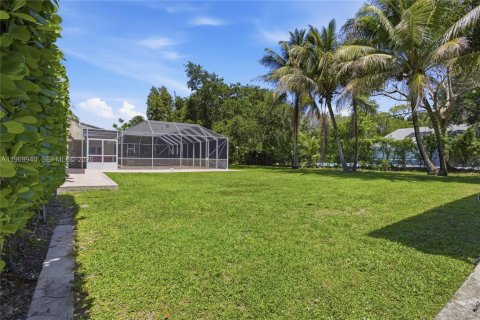 House in Coral Gables, Florida 4 bedrooms, 202.81 sq.m. № 2030892 - photo 26