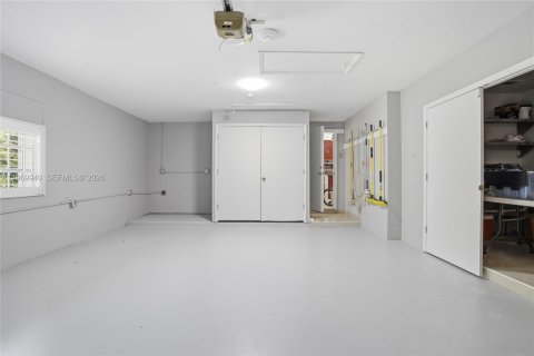 House in Coral Gables, Florida 4 bedrooms, 202.81 sq.m. № 2030892 - photo 30