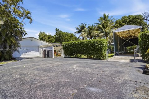 House in Coral Gables, Florida 4 bedrooms, 202.81 sq.m. № 2030892 - photo 28