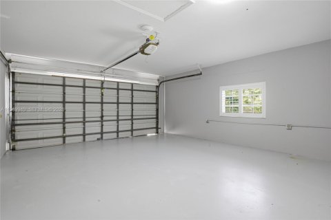 House in Coral Gables, Florida 4 bedrooms, 202.81 sq.m. № 2030892 - photo 29