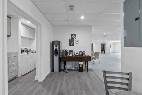 Propiedad comercial en venta en Tampa, Florida, 348.76 m2 № 1722553 - foto 6