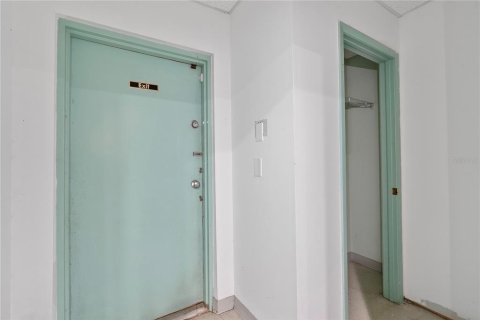 Propiedad comercial en venta en Tampa, Florida, 348.76 m2 № 1722553 - foto 28