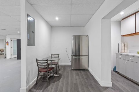 Propiedad comercial en venta en Tampa, Florida, 348.76 m2 № 1722553 - foto 5