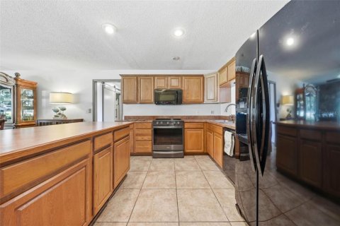 House in Lady Lake, Florida 4 bedrooms, 204.76 sq.m. № 2132152 - photo 11