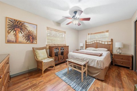 House in Lady Lake, Florida 4 bedrooms, 204.76 sq.m. № 2132152 - photo 27