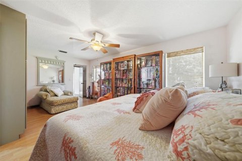 House in Lady Lake, Florida 4 bedrooms, 204.76 sq.m. № 2132152 - photo 19