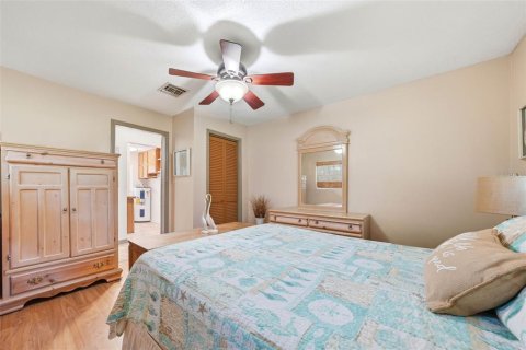 House in Lady Lake, Florida 4 bedrooms, 204.76 sq.m. № 2132152 - photo 24