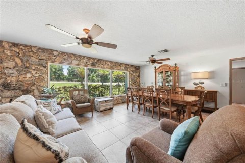 House in Lady Lake, Florida 4 bedrooms, 204.76 sq.m. № 2132152 - photo 7