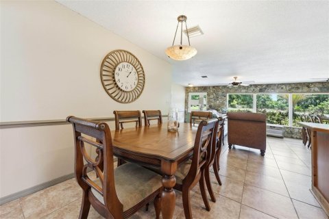 House in Lady Lake, Florida 4 bedrooms, 204.76 sq.m. № 2132152 - photo 10