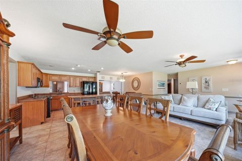 House in Lady Lake, Florida 4 bedrooms, 204.76 sq.m. № 2132152 - photo 4
