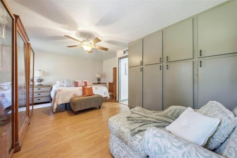 House in Lady Lake, Florida 4 bedrooms, 204.76 sq.m. № 2132152 - photo 18