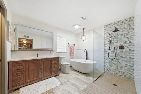 House in Lady Lake, Florida 4 bedrooms, 204.76 sq.m. № 2132152 - photo 20