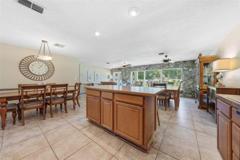 House in Lady Lake, Florida 4 bedrooms, 204.76 sq.m. № 2132152 - photo 9