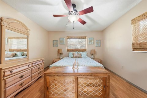 House in Lady Lake, Florida 4 bedrooms, 204.76 sq.m. № 2132152 - photo 23