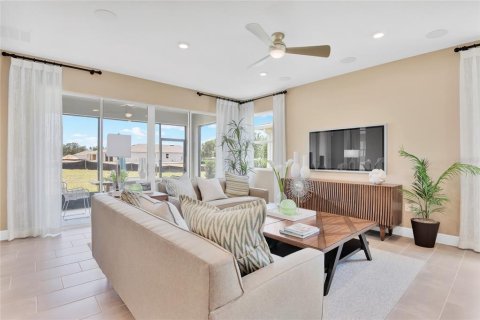 House in DeLand, Florida 4 bedrooms, 194.17 sq.m. № 1591860 - photo 11