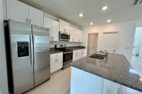 Villa ou maison à louer à San Antonio, Floride: 5 chambres, 221.94 m2 № 2107445 - photo 9