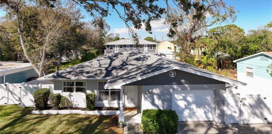 Villa ou maison à Gulfport, Floride 4 chambres, 190.82 m2 № 1547815