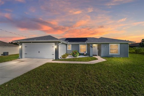 House in Ocala, Florida 3 bedrooms, 130.53 sq.m. № 1902216 - photo 1