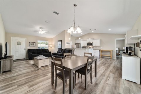 House in Ocala, Florida 3 bedrooms, 130.53 sq.m. № 1902216 - photo 8