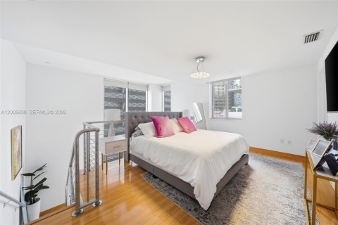 Condo in Miami, Florida, 1 bedroom  № 2076621 - photo 13