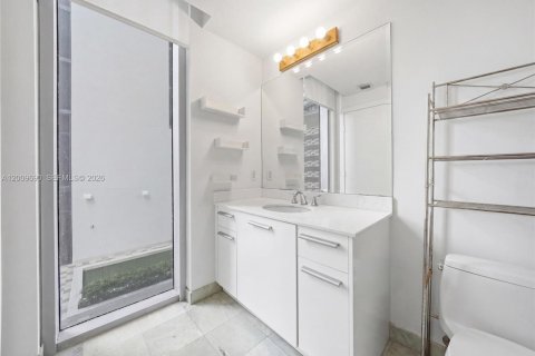 Condo in Miami, Florida, 1 bedroom  № 2076621 - photo 17