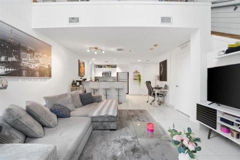Condo in Miami, Florida, 1 bedroom  № 2076621 - photo 3