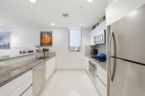 Condo in Miami, Florida, 1 bedroom  № 2076621 - photo 7