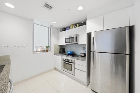 Condo in Miami, Florida, 1 bedroom  № 2076621 - photo 5