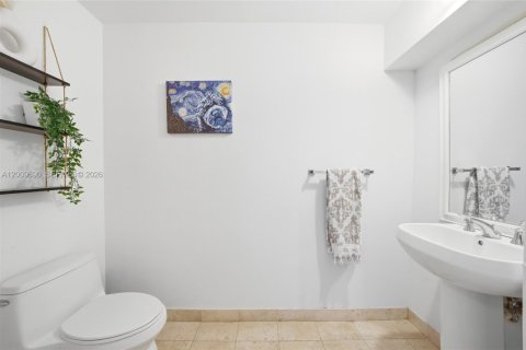 Condo in Miami, Florida, 1 bedroom  № 2076621 - photo 12