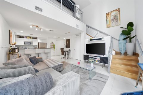 Condo in Miami, Florida, 1 bedroom № 2076621