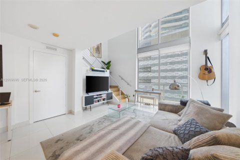 Condo in Miami, Florida, 1 bedroom  № 2076621 - photo 2