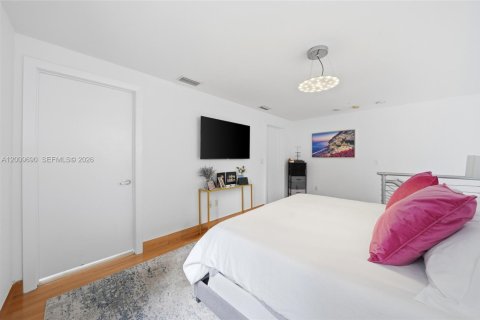 Condo in Miami, Florida, 1 bedroom  № 2076621 - photo 15