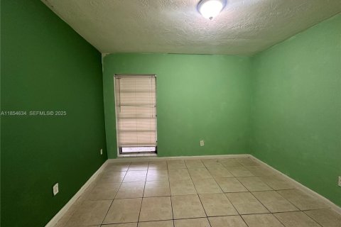 Снять в аренду виллу или дом в Майами, Флорида 3 спальни, 118.54м2, № 1982700 - фото 14