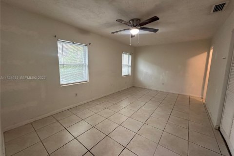 Снять в аренду виллу или дом в Майами, Флорида 3 спальни, 118.54м2, № 1982700 - фото 11