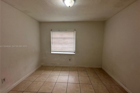 Снять в аренду виллу или дом в Майами, Флорида 3 спальни, 118.54м2, № 1982700 - фото 12