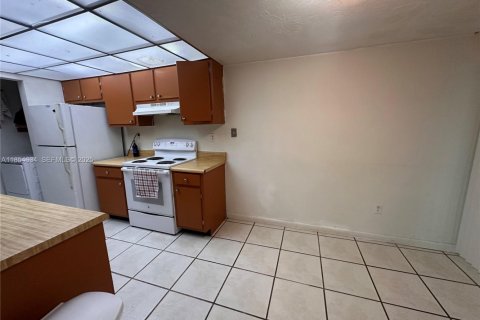 Снять в аренду виллу или дом в Майами, Флорида 3 спальни, 118.54м2, № 1982700 - фото 6