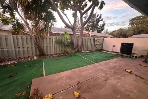 Снять в аренду виллу или дом в Майами, Флорида 3 спальни, 118.54м2, № 1982700 - фото 16