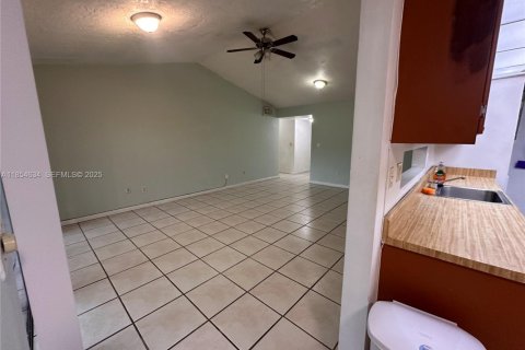 Снять в аренду виллу или дом в Майами, Флорида 3 спальни, 118.54м2, № 1982700 - фото 9