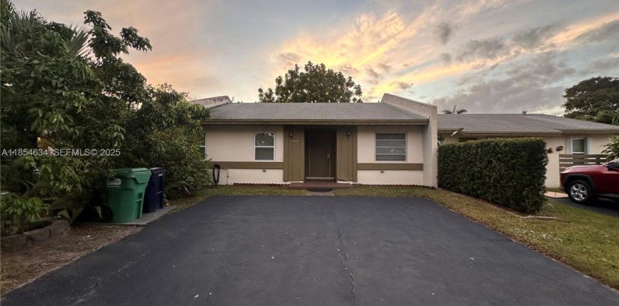 Дом в Майами, Флорида 3 спальни, 118.54м2 № 1982700