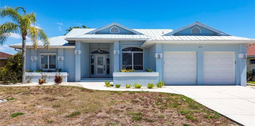 House in Punta Gorda, Florida 3 bedrooms, 201.97 sq.m. № 1673812