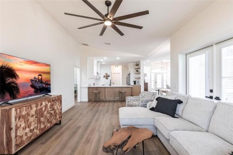 House in Punta Gorda, Florida 3 bedrooms, 201.97 sq.m. № 1673812 - photo 16