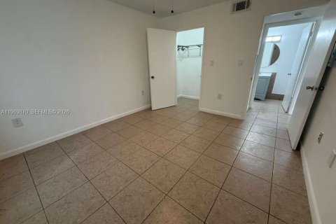 Condominio en alquiler en Miami, Florida, 1 dormitorio, 54.63 m2 № 2030684 - foto 11