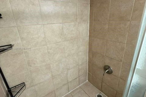 Condominio en alquiler en Miami, Florida, 1 dormitorio, 54.63 m2 № 2030684 - foto 6