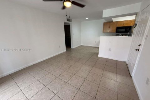 Condominio en alquiler en Miami, Florida, 1 dormitorio, 54.63 m2 № 2030684 - foto 5