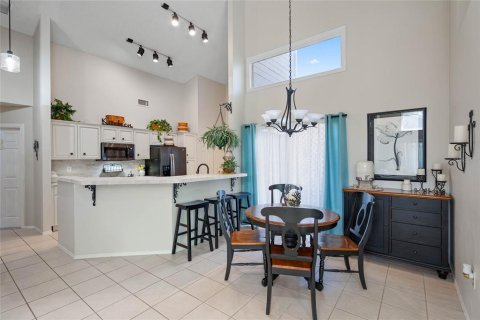 House in Sarasota, Florida 3 bedrooms, 142.42 sq.m. № 2210993 - photo 3